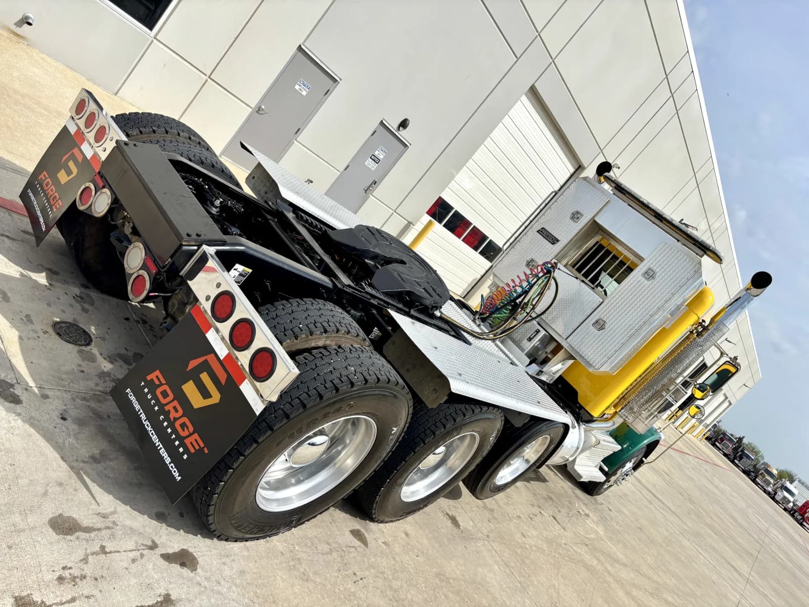 2022 Peterbilt 389 — photo 11