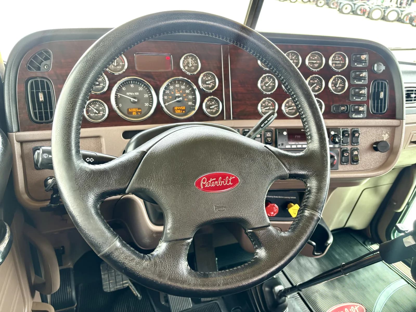 2022 Peterbilt 389 — photo 16