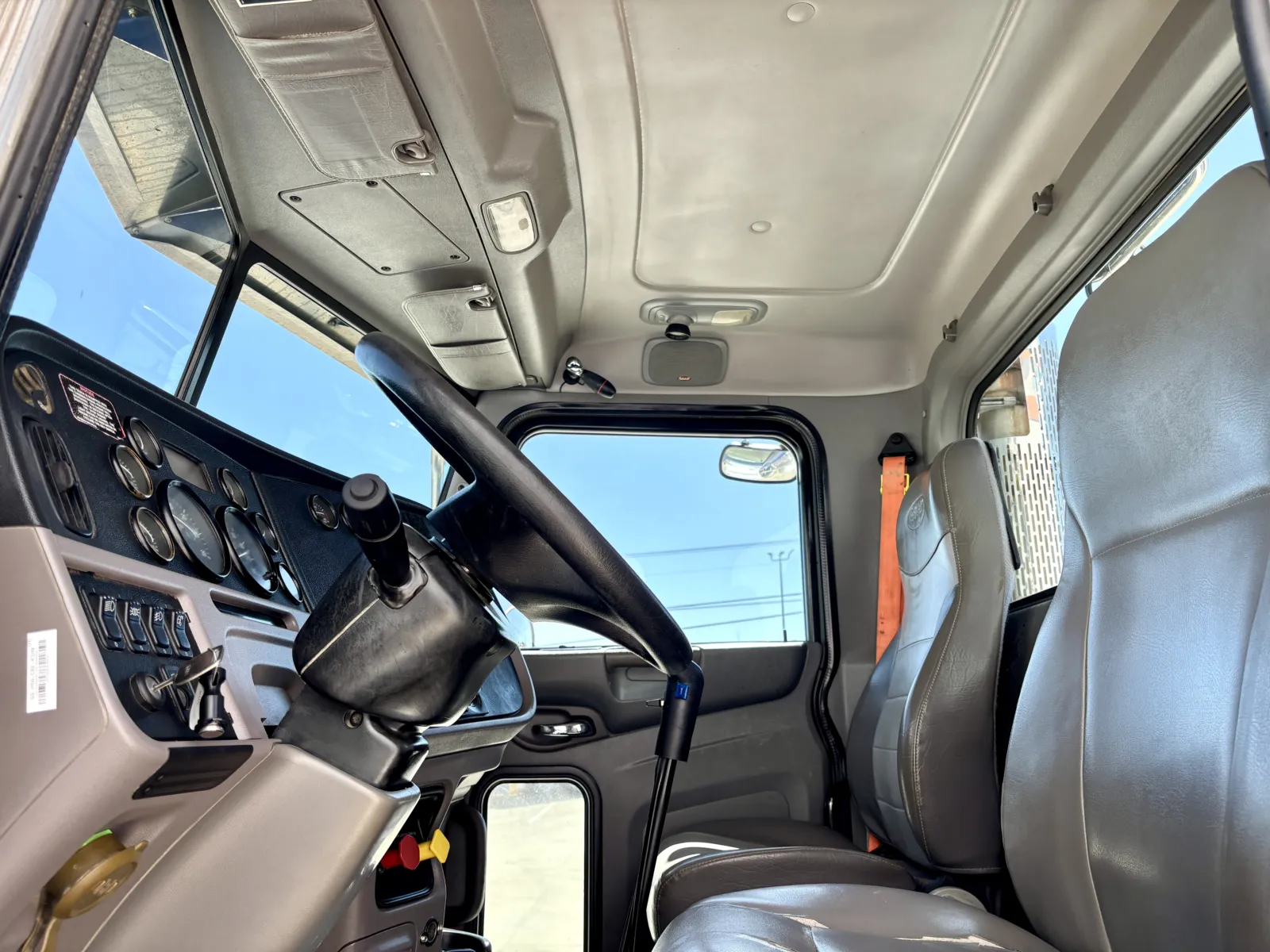 2016 Peterbilt 365 — photo 14