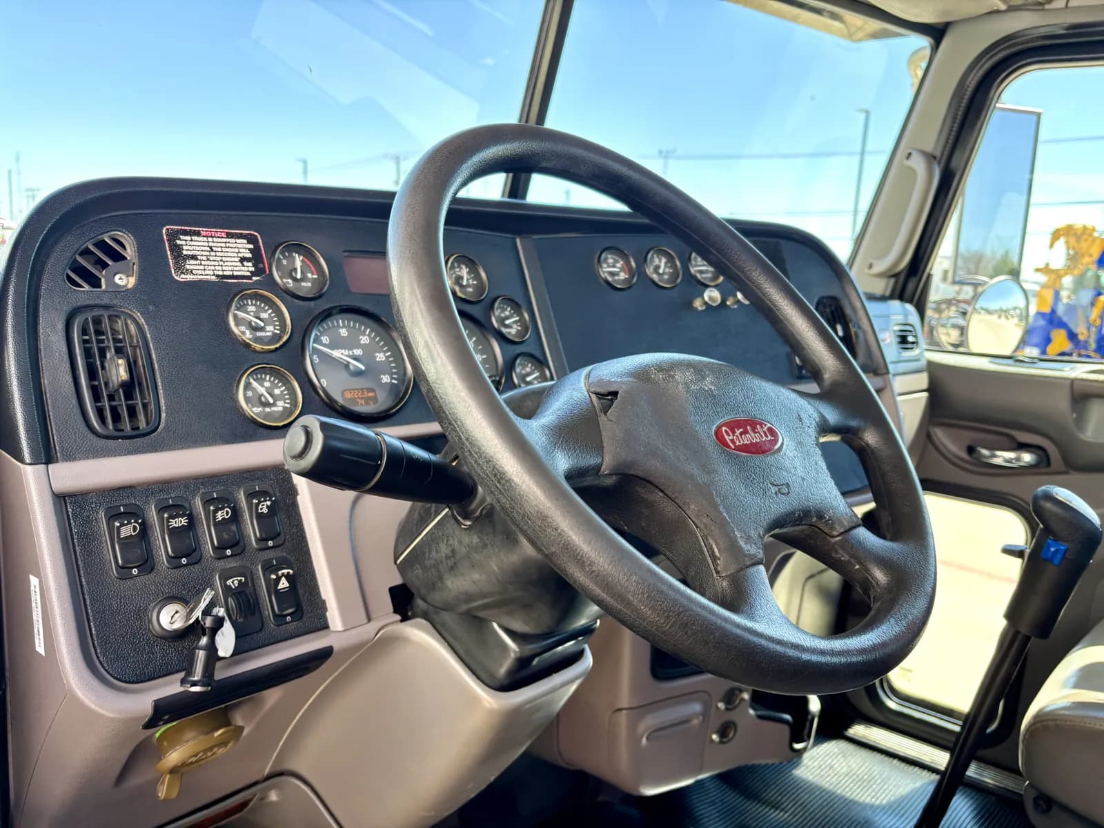 2016 Peterbilt 365 — photo 15