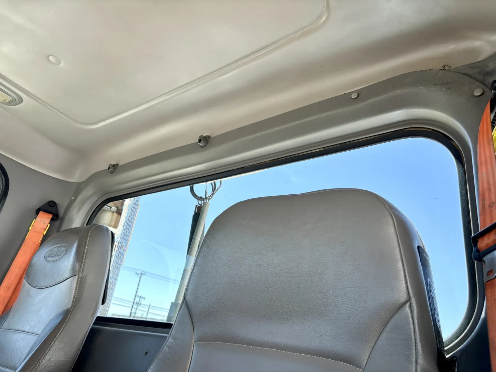 2016 Peterbilt 365 — photo 20