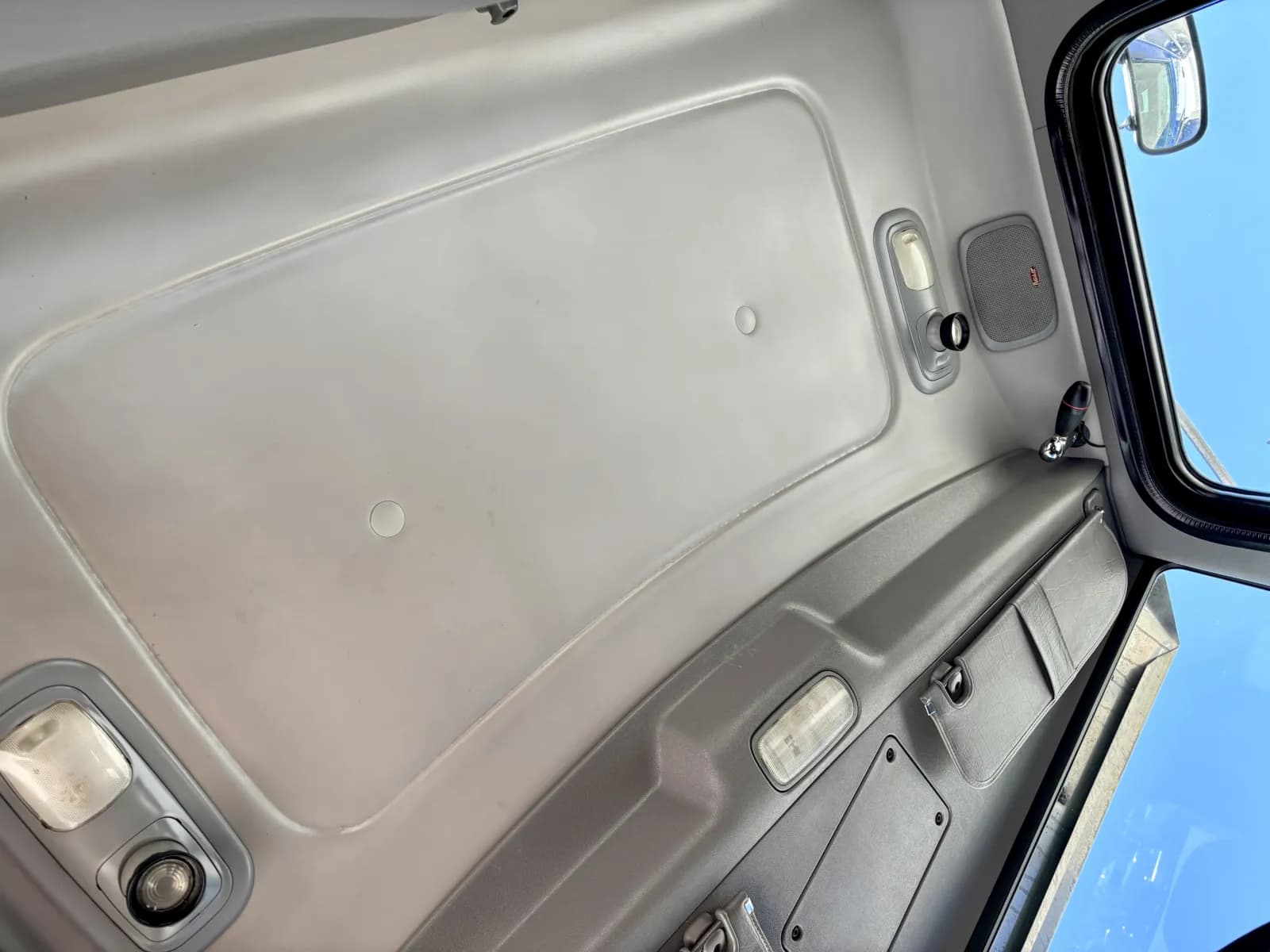 2016 Peterbilt 365 — photo 21