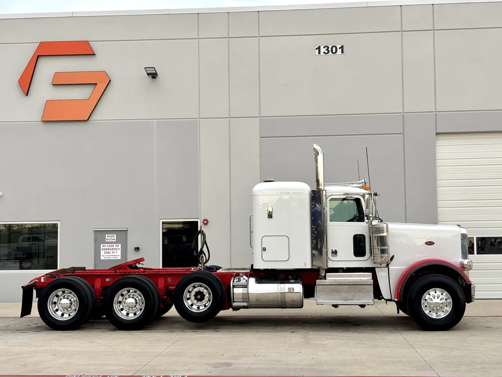 2021 Peterbilt 389 — photo 3