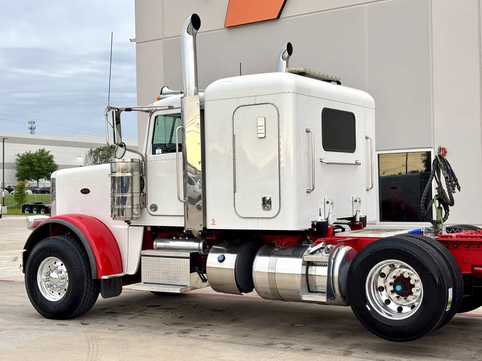 2021 Peterbilt 389 — photo 8