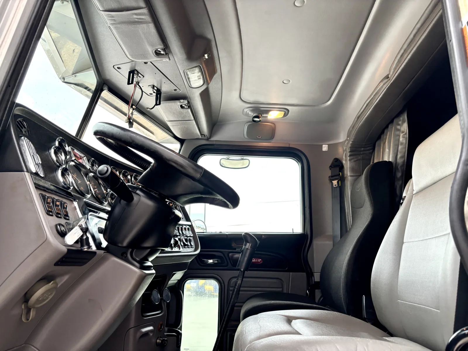 2021 Peterbilt 389 — photo 14