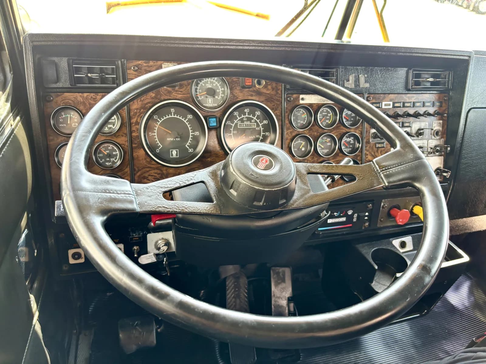 1998 Kenworth W900 — photo 16