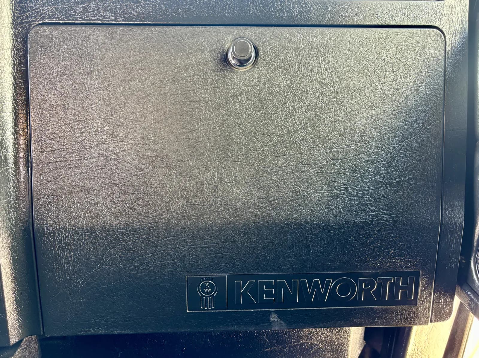 1998 Kenworth W900 — photo 18