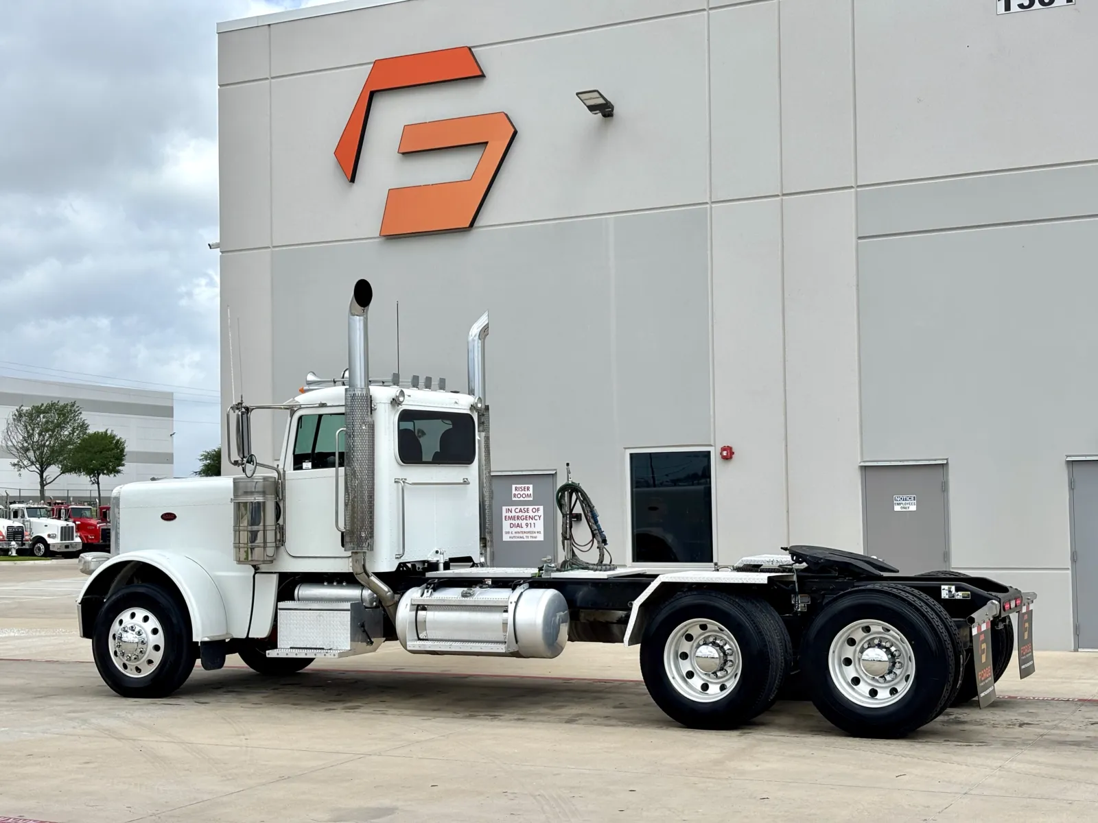 2020 Peterbilt 389 — photo 6