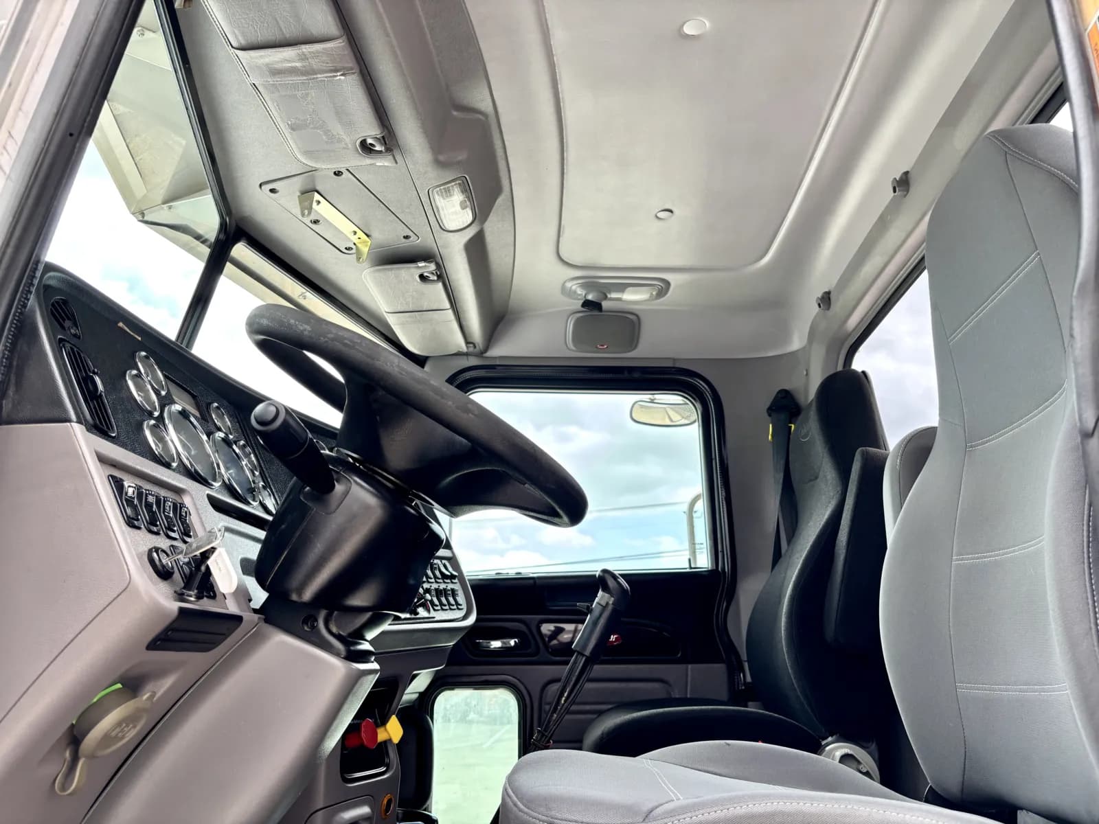 2020 Peterbilt 389 — photo 14