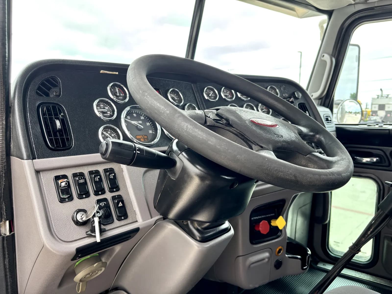 2020 Peterbilt 389 — photo 15