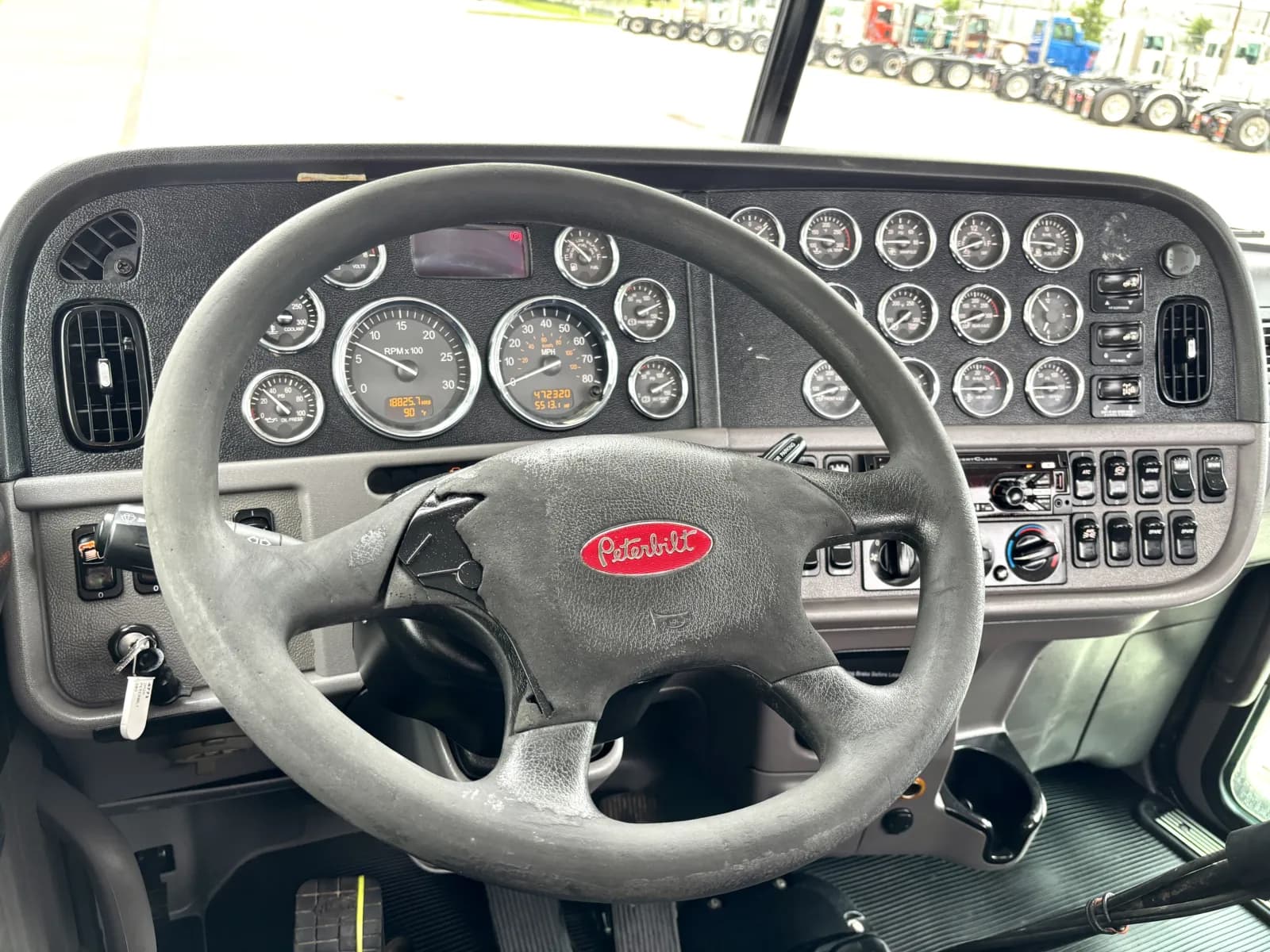 2020 Peterbilt 389 — photo 16