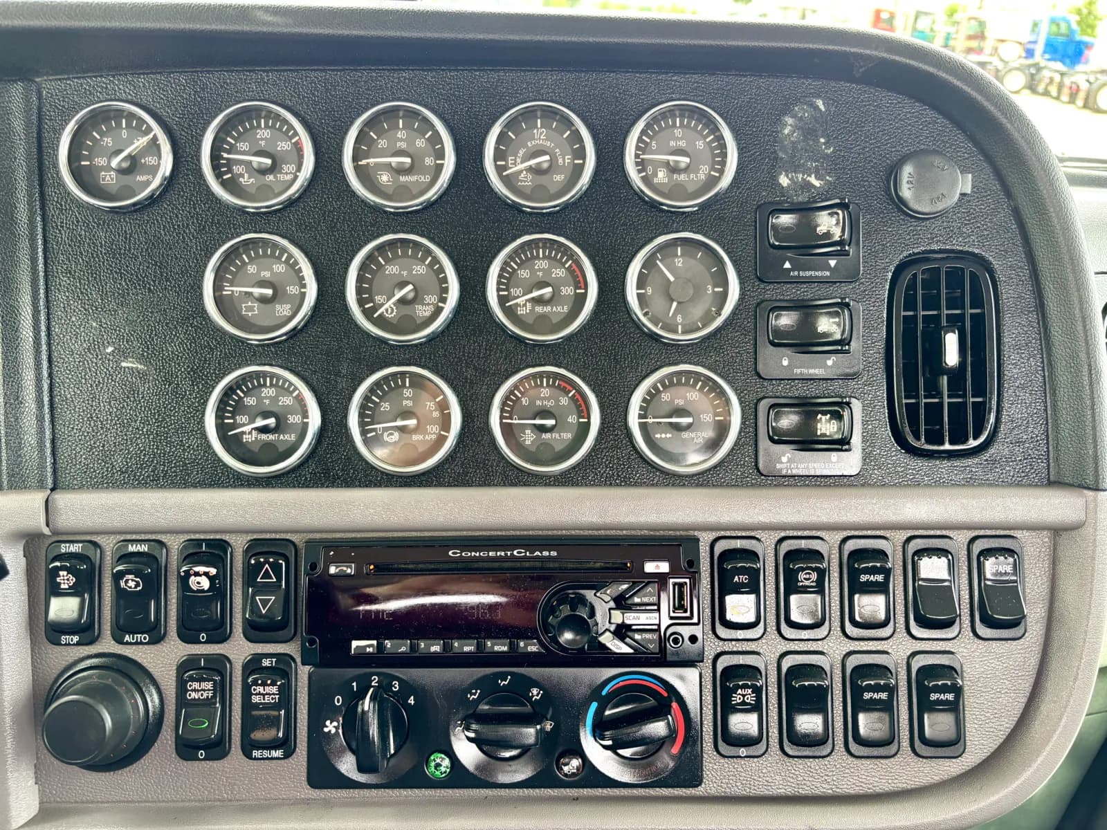 2020 Peterbilt 389 — photo 18