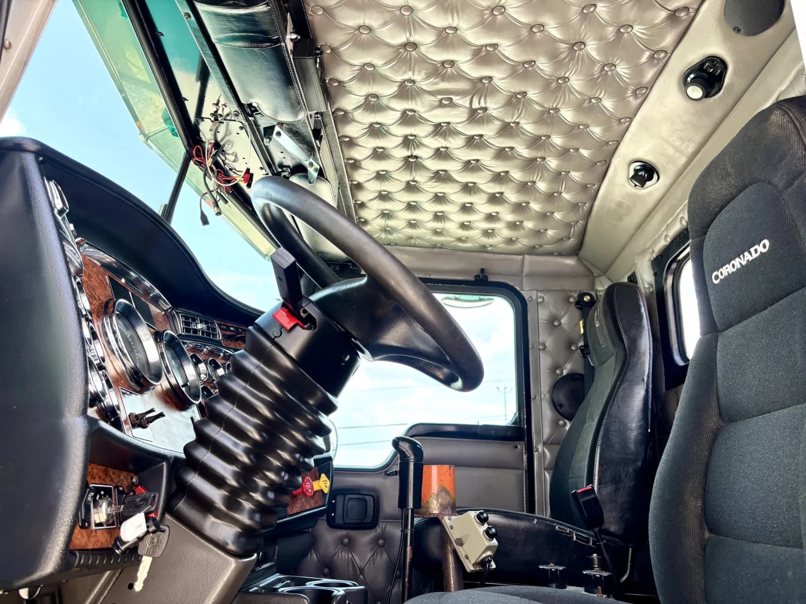 2003 Kenworth W900 — photo 14