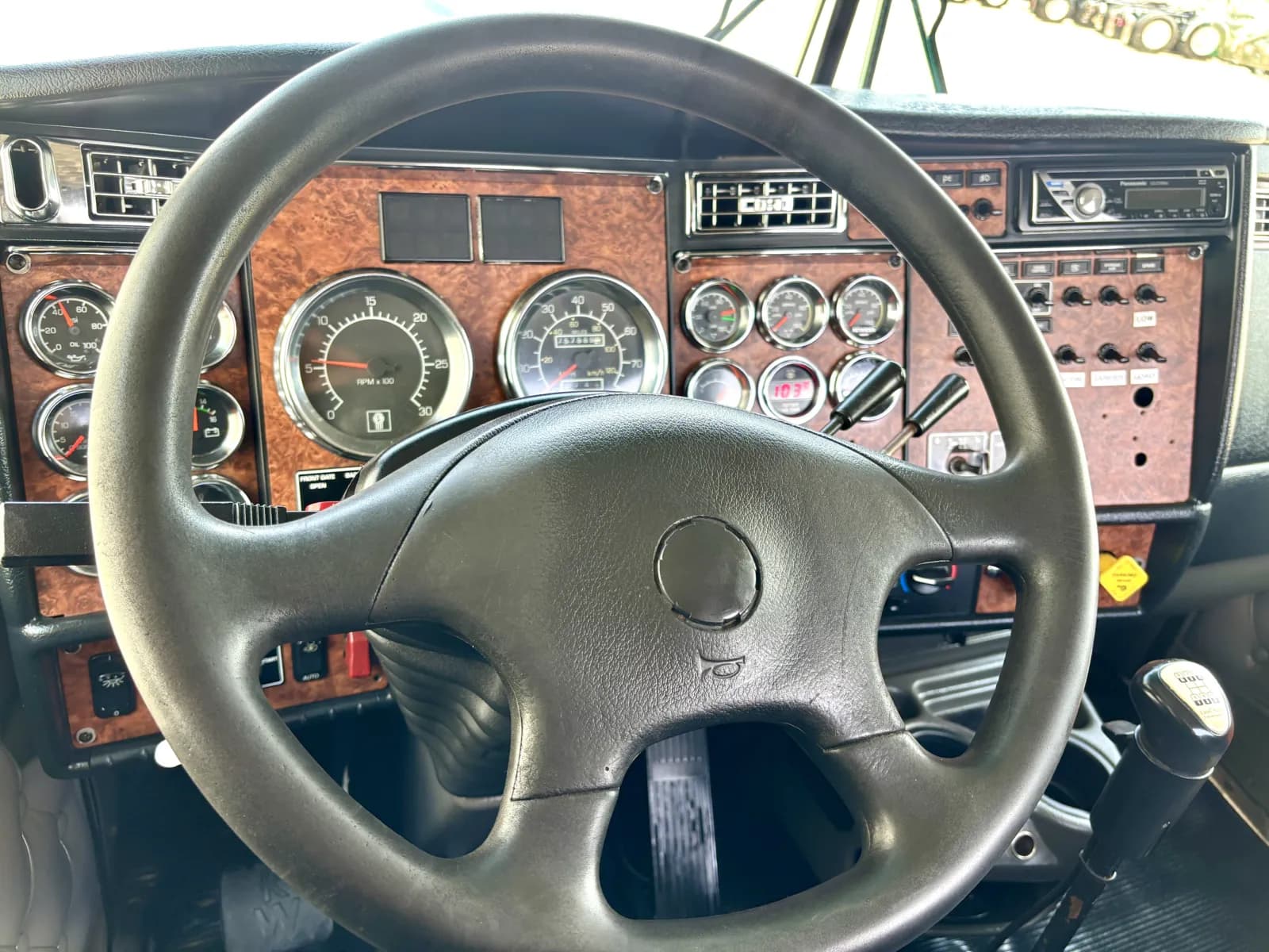 2003 Kenworth W900 — photo 16