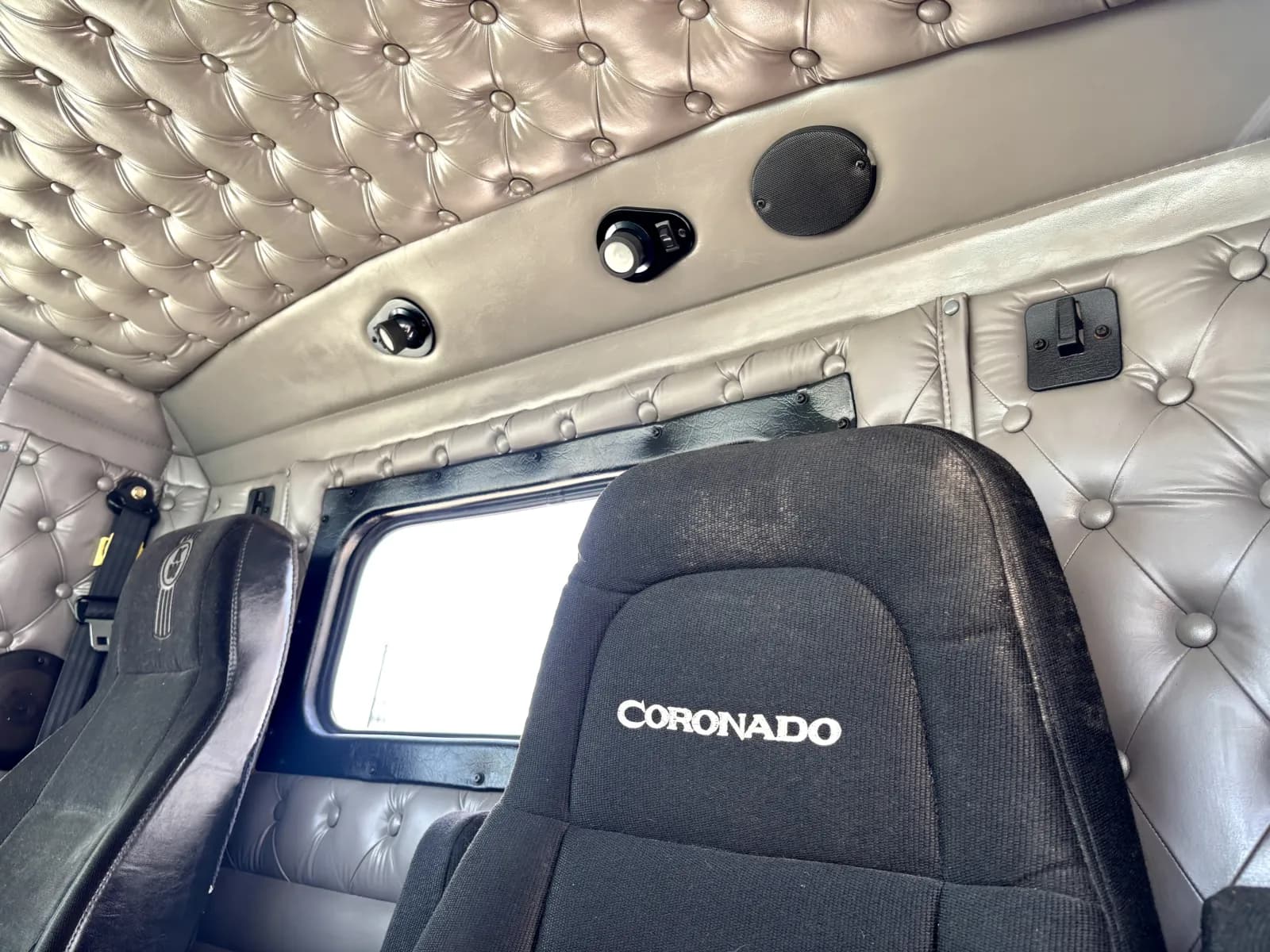 2003 Kenworth W900 — photo 20