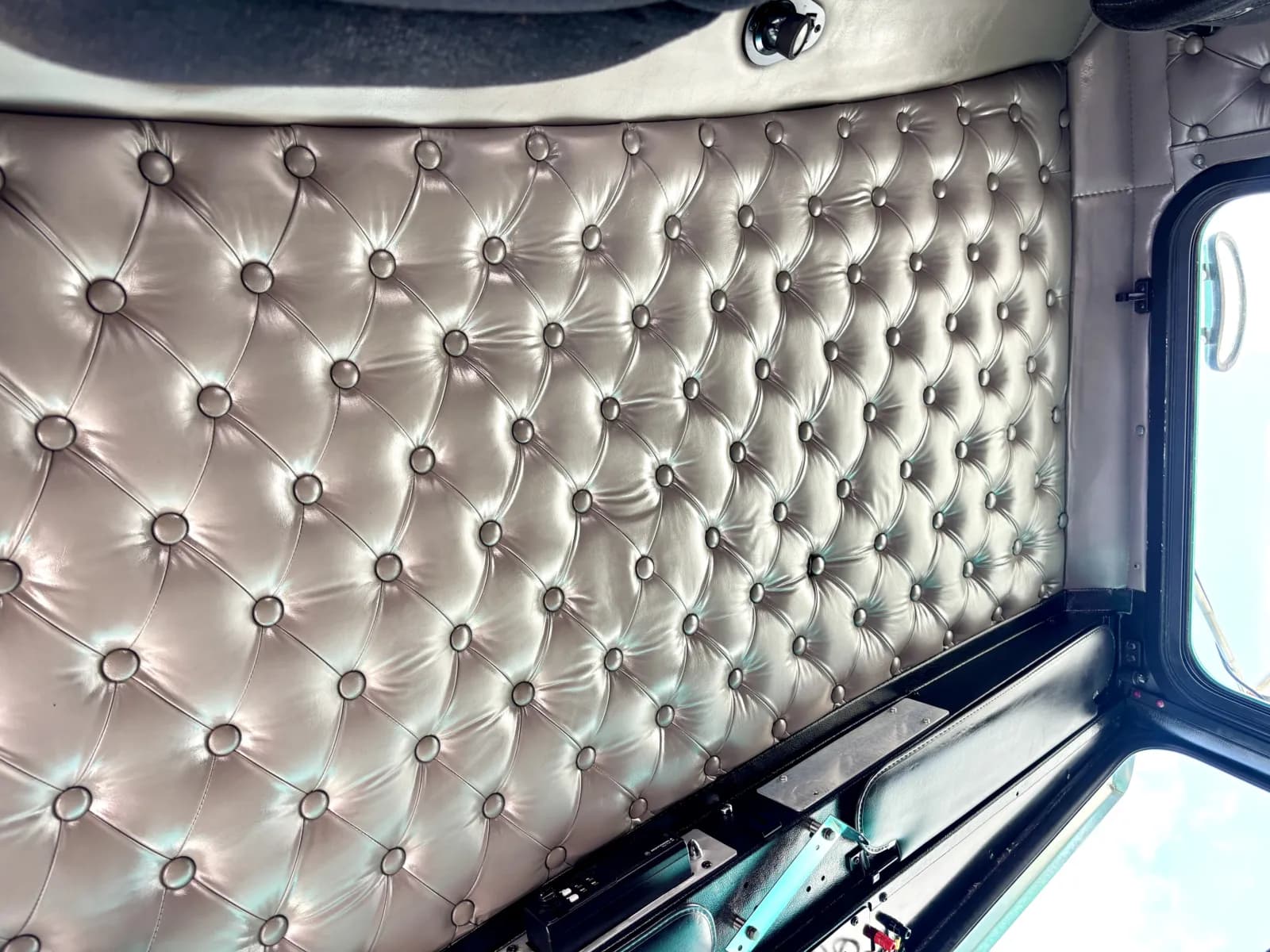 2003 Kenworth W900 — photo 21