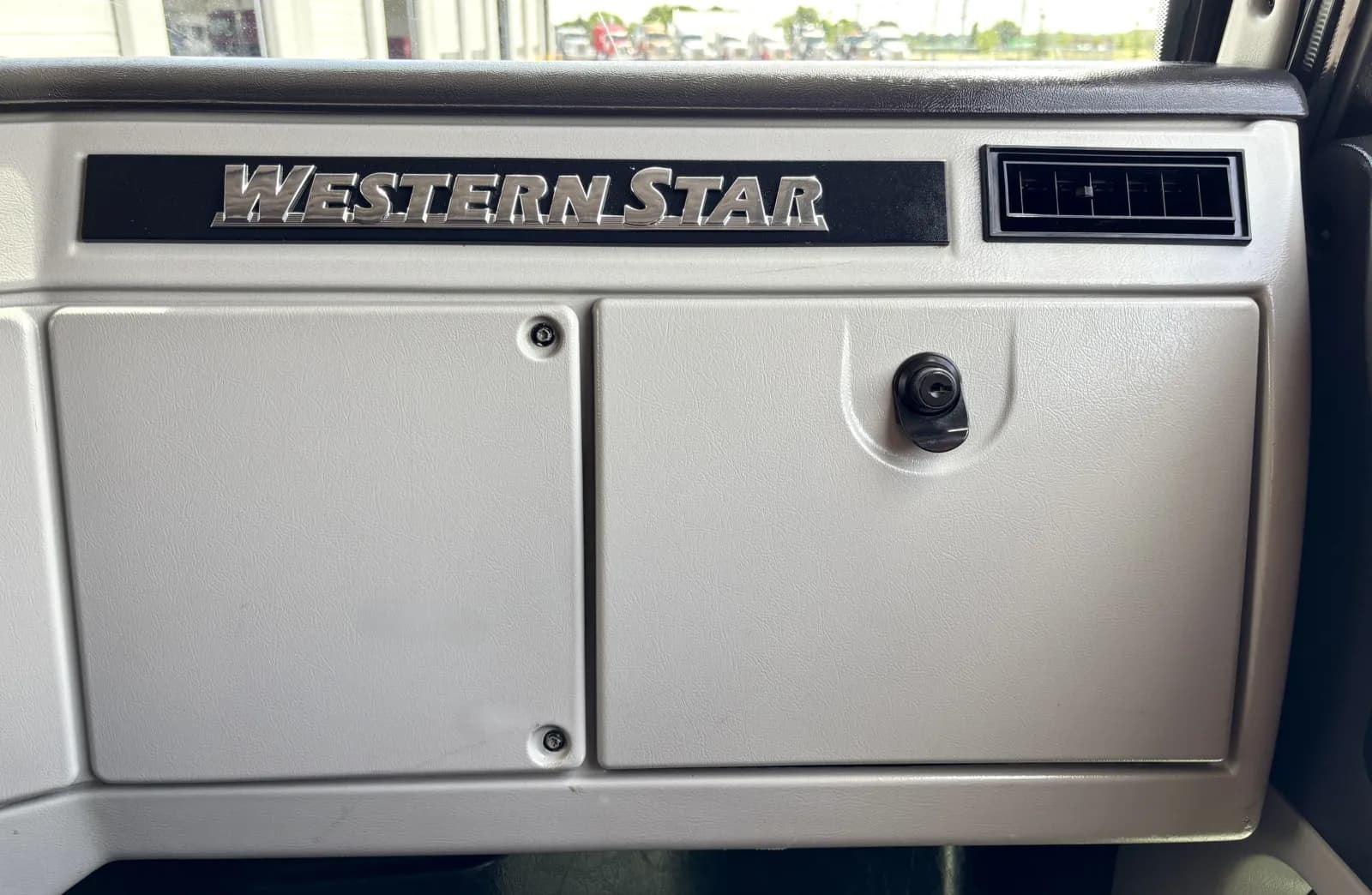 2015 Western Star 4900 — photo 18