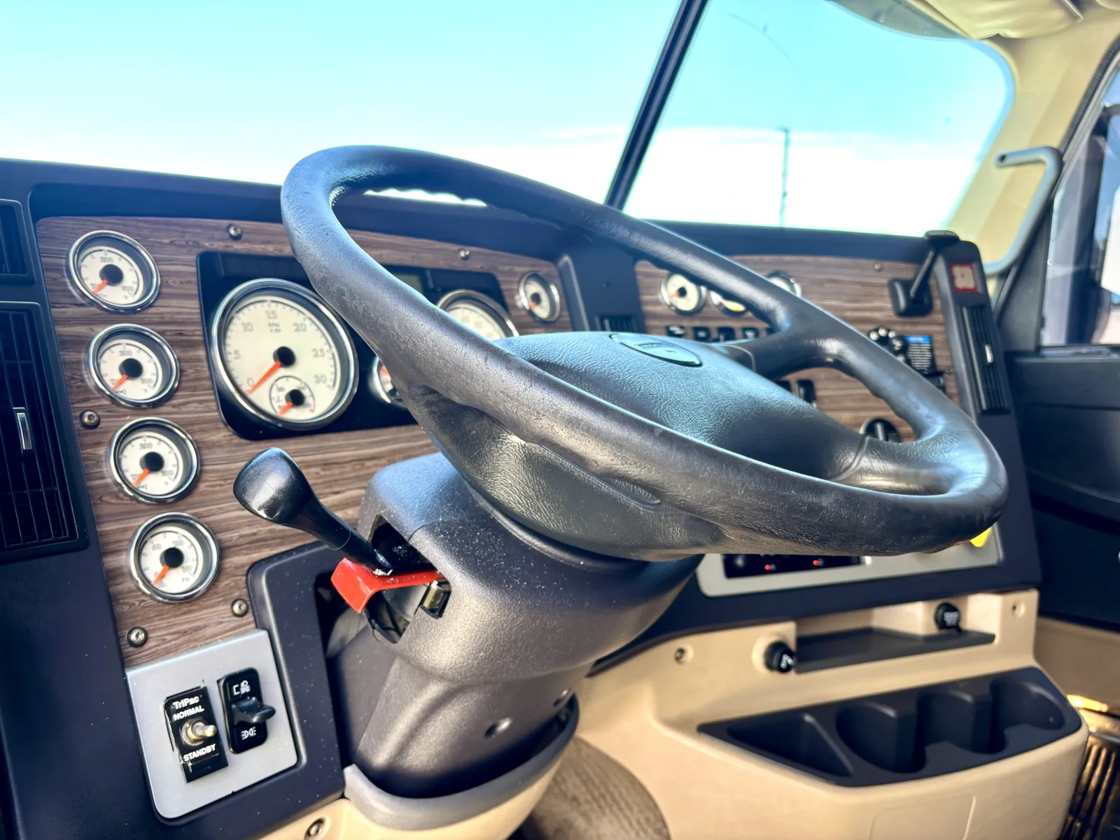 2016 Freightliner 122SD — photo 15