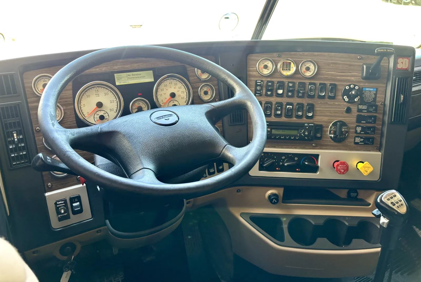 2016 Freightliner 122SD — photo 16
