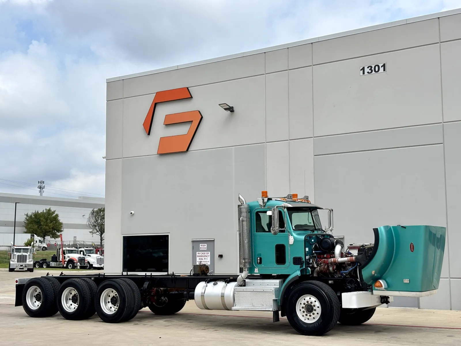 2013 Peterbilt 365 — photo 9