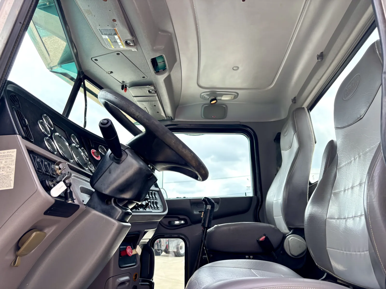 2013 Peterbilt 365 — photo 14