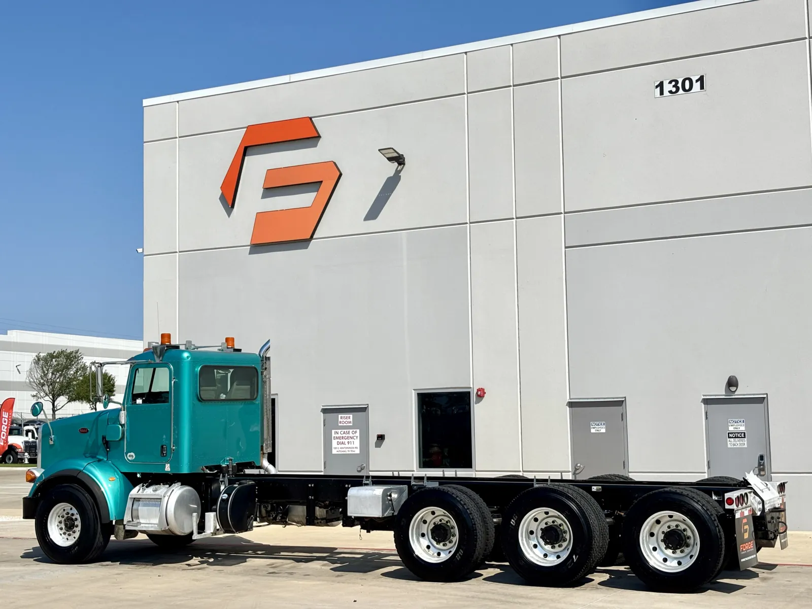 2014 Peterbilt 365 — photo 6