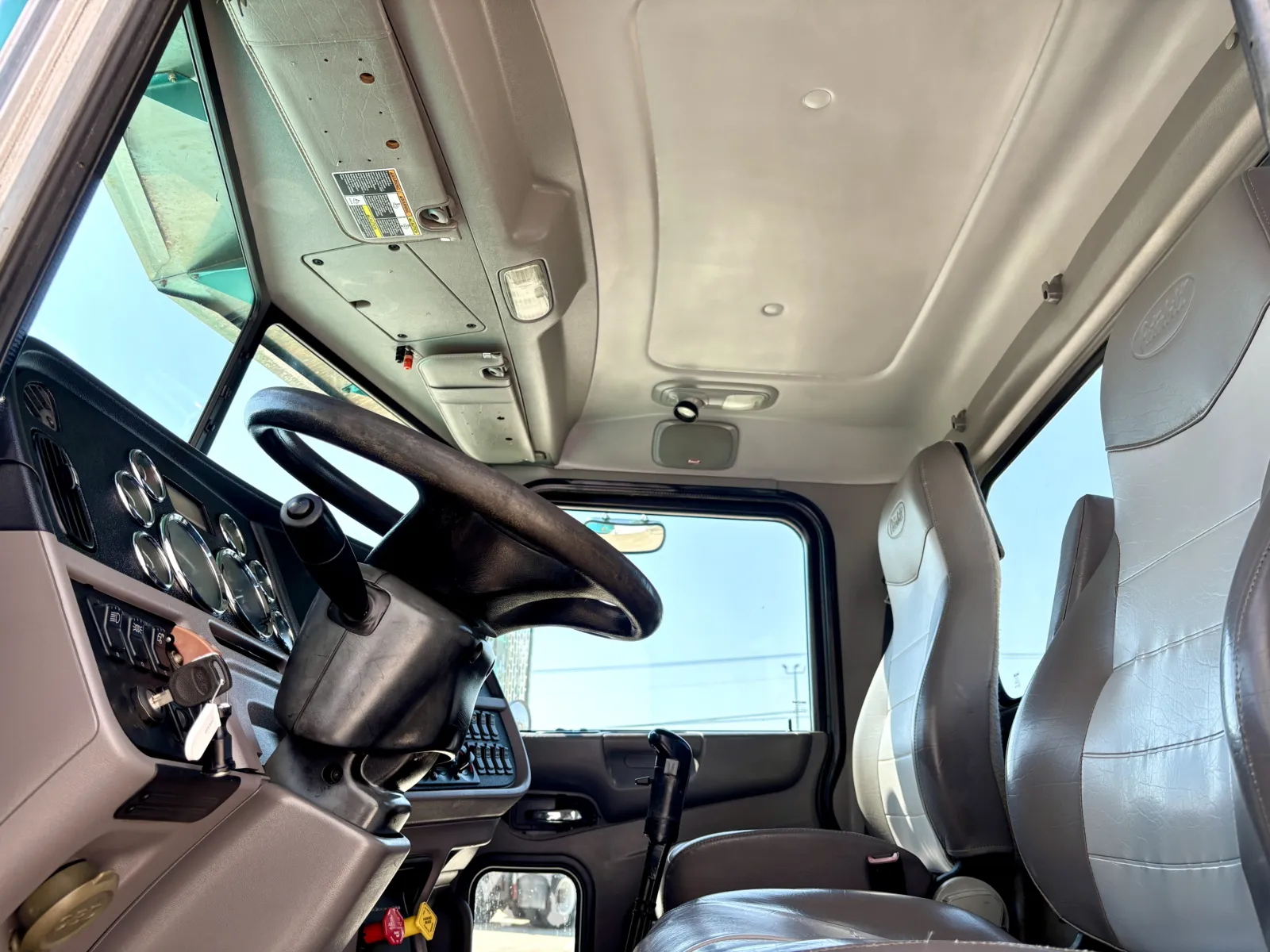 2014 Peterbilt 365 — photo 14