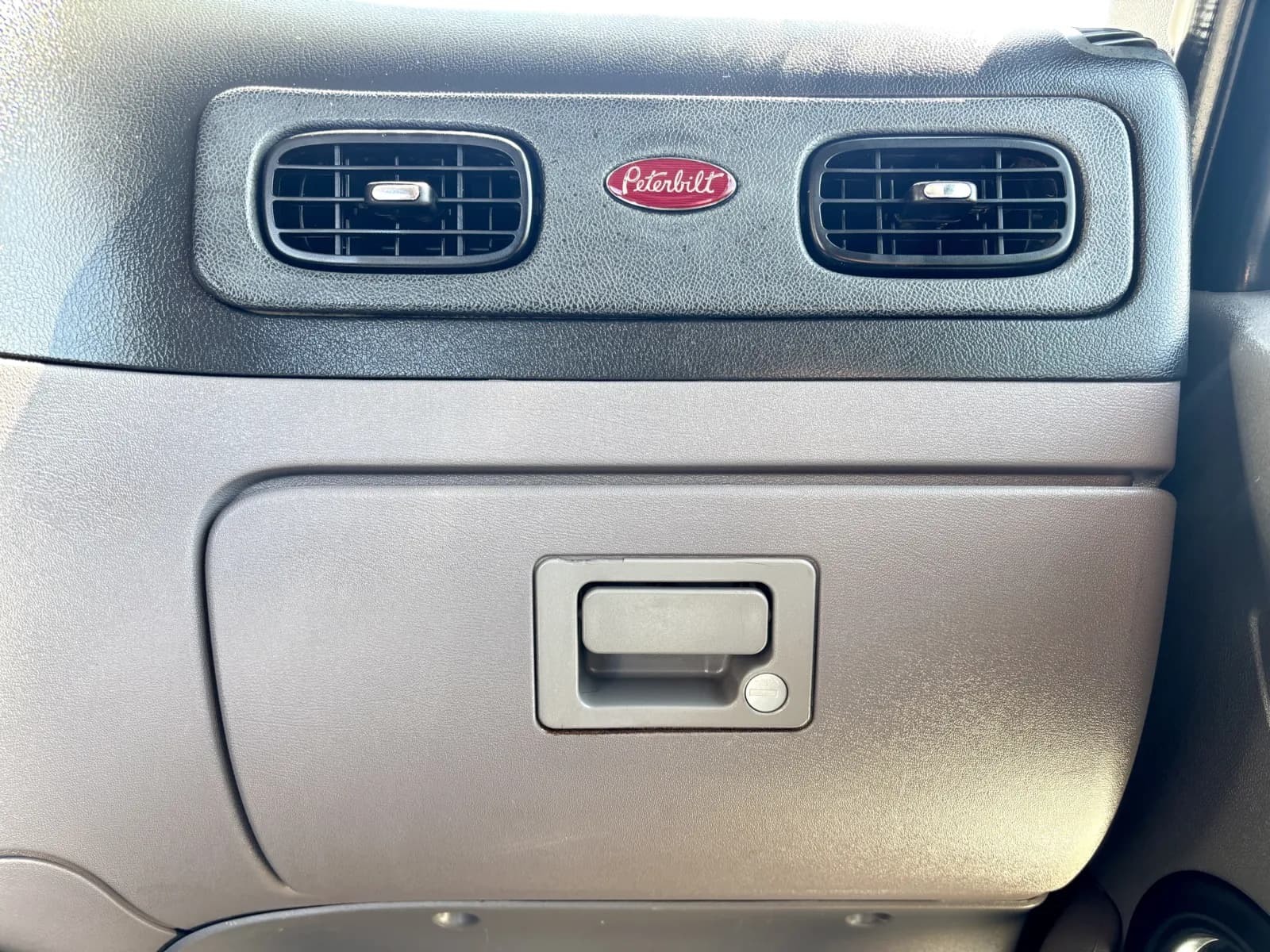 2014 Peterbilt 365 — photo 19