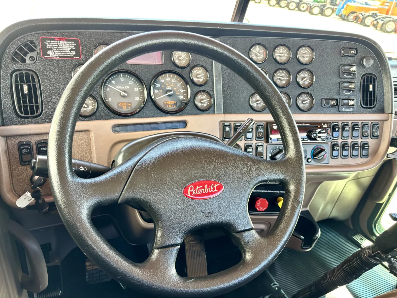 2015 Peterbilt 389 — photo 16