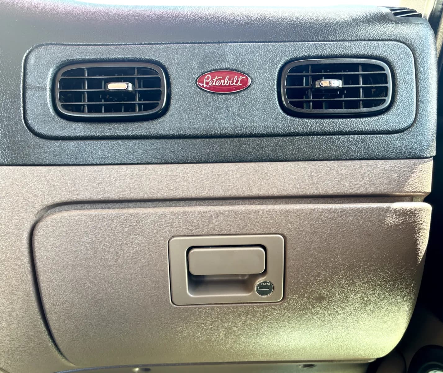 2015 Peterbilt 389 — photo 19