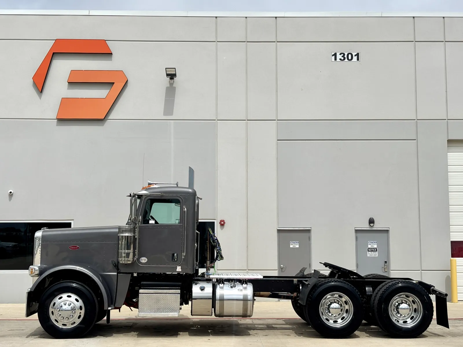 2022 Peterbilt 389 — photo 4