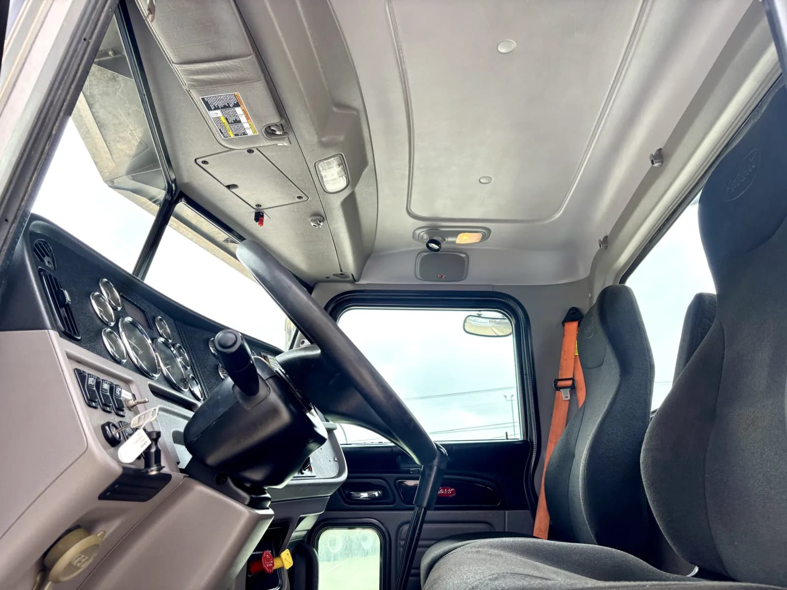 2022 Peterbilt 389 — photo 14