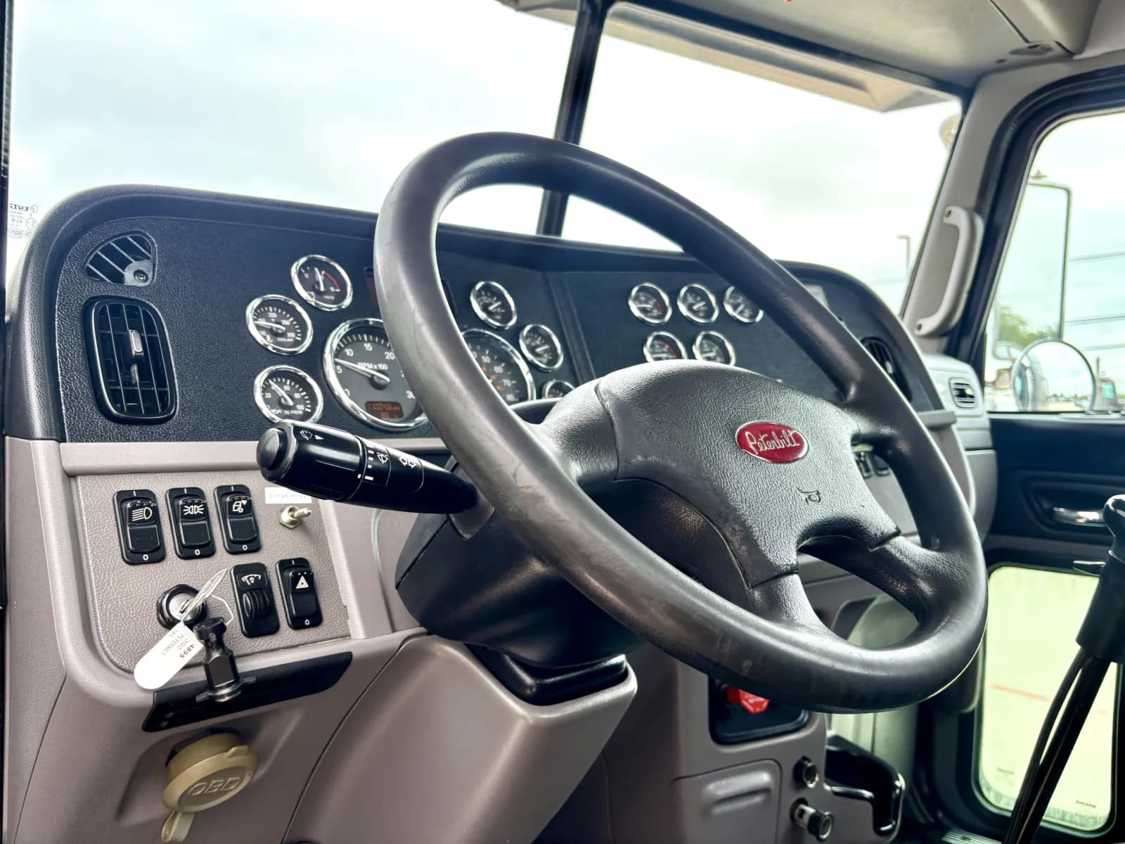 2022 Peterbilt 389 — photo 15
