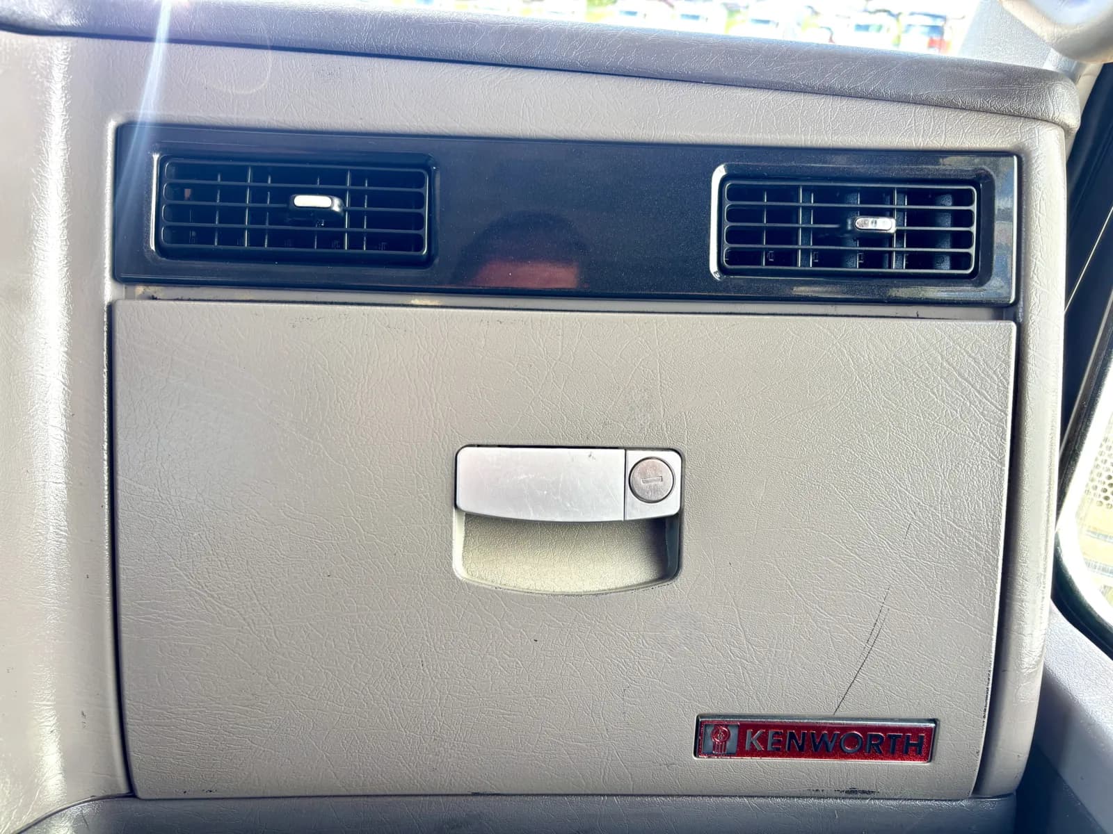 2008 Kenworth T800 — photo 19