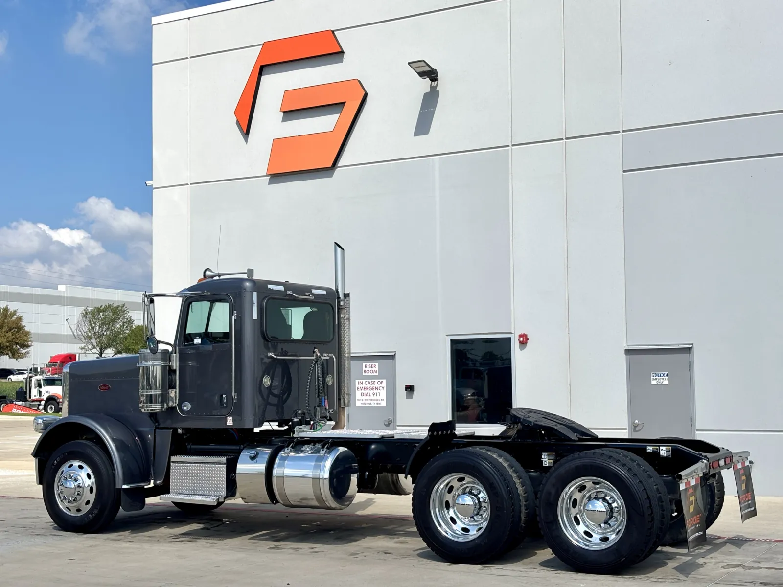 2022 Peterbilt 389 — photo 6