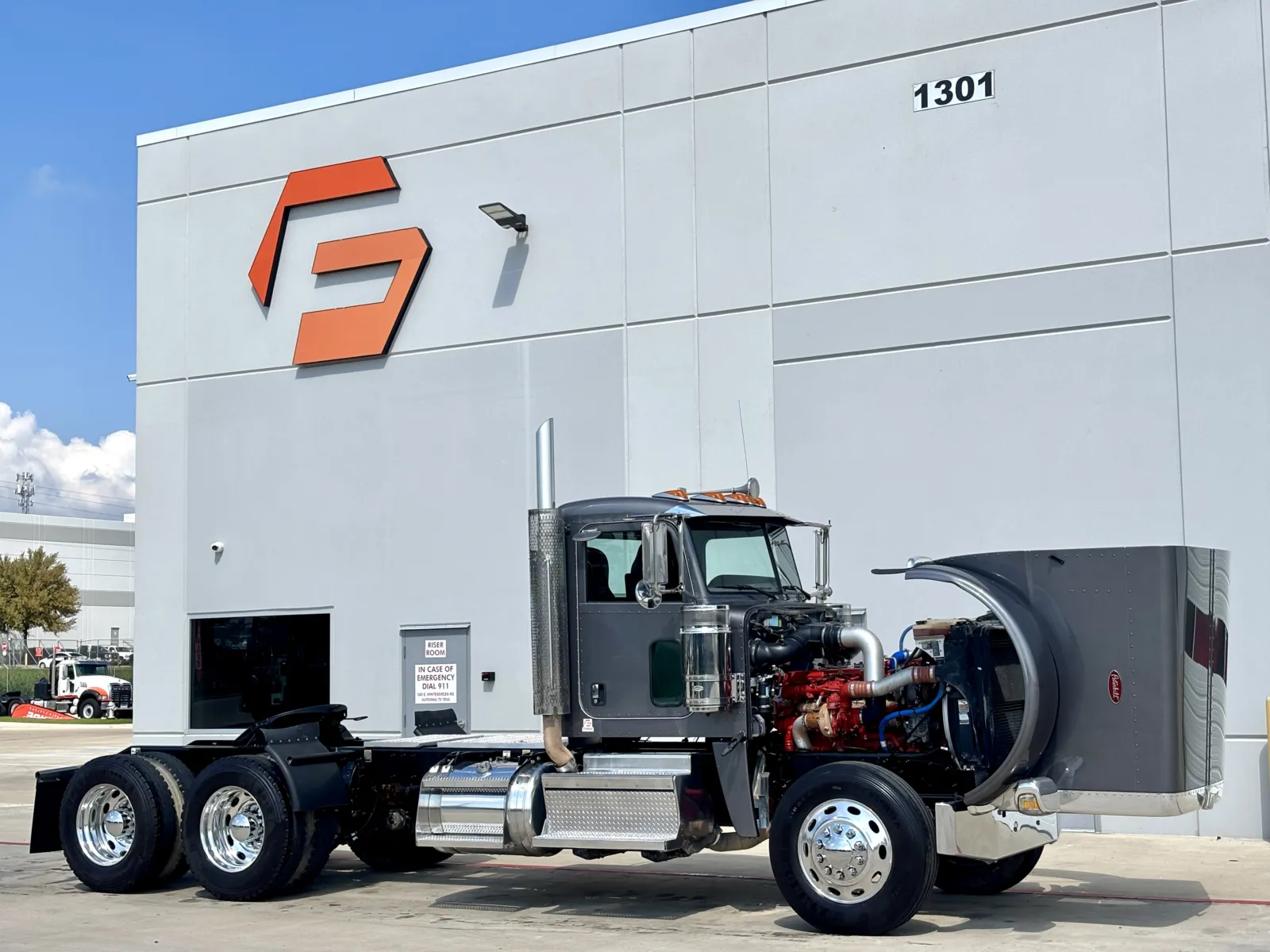 2022 Peterbilt 389 — photo 9