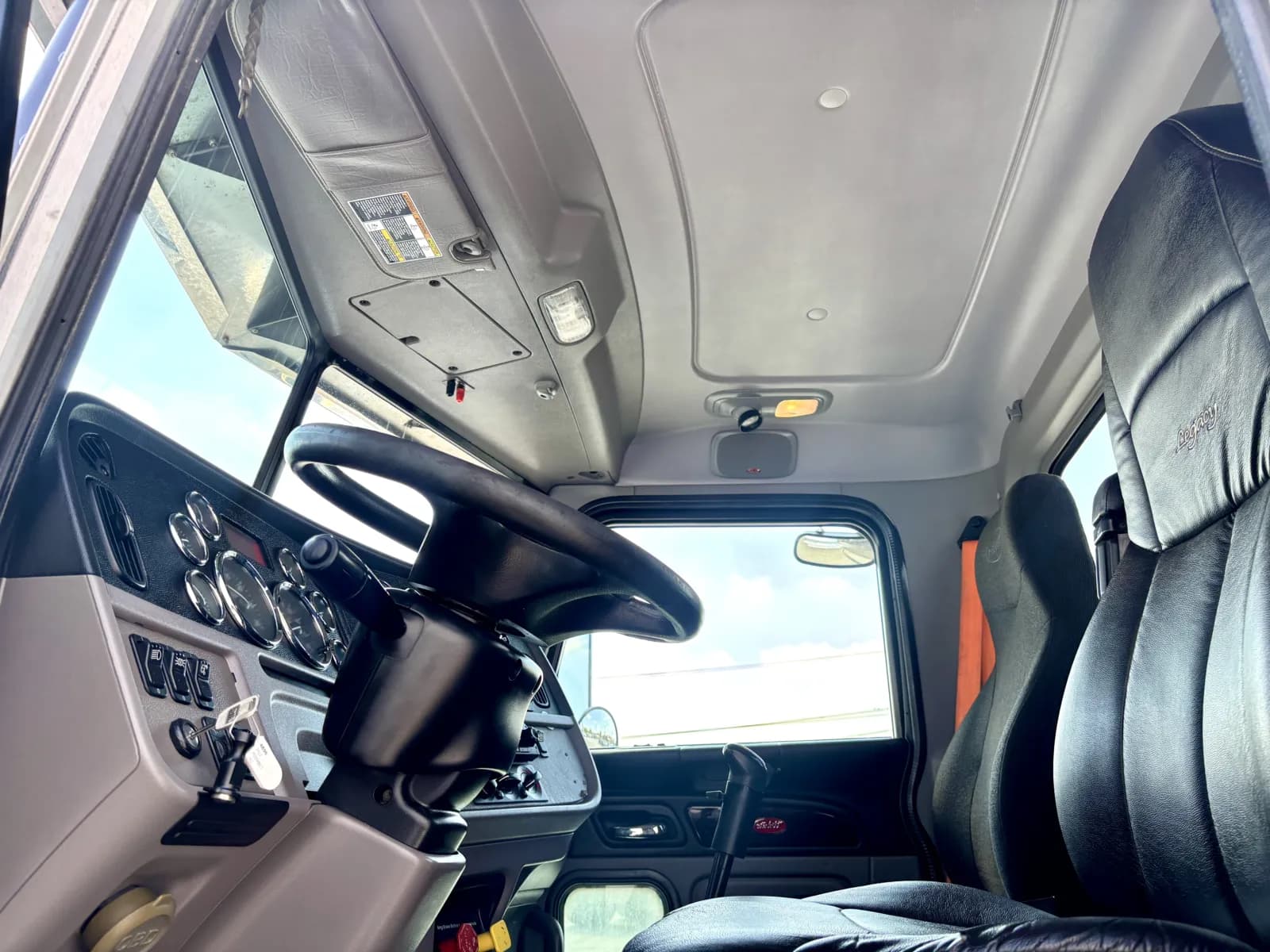 2022 Peterbilt 389 — photo 14