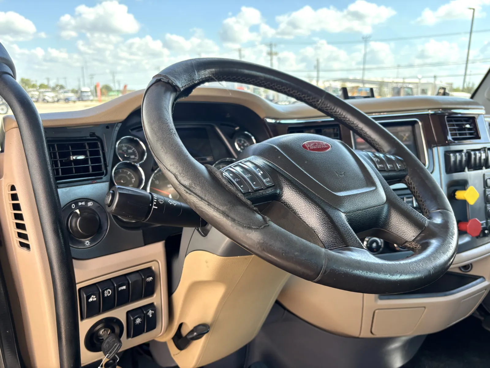 2014 Peterbilt 567 — photo 14