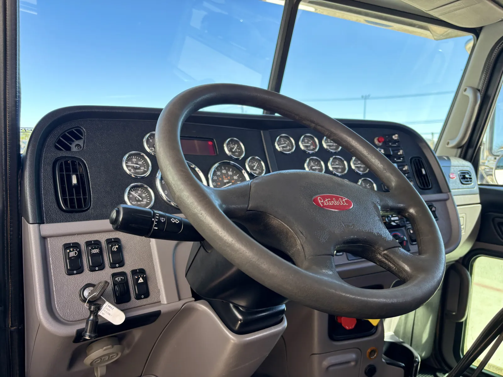 2020 Peterbilt 389 — photo 15