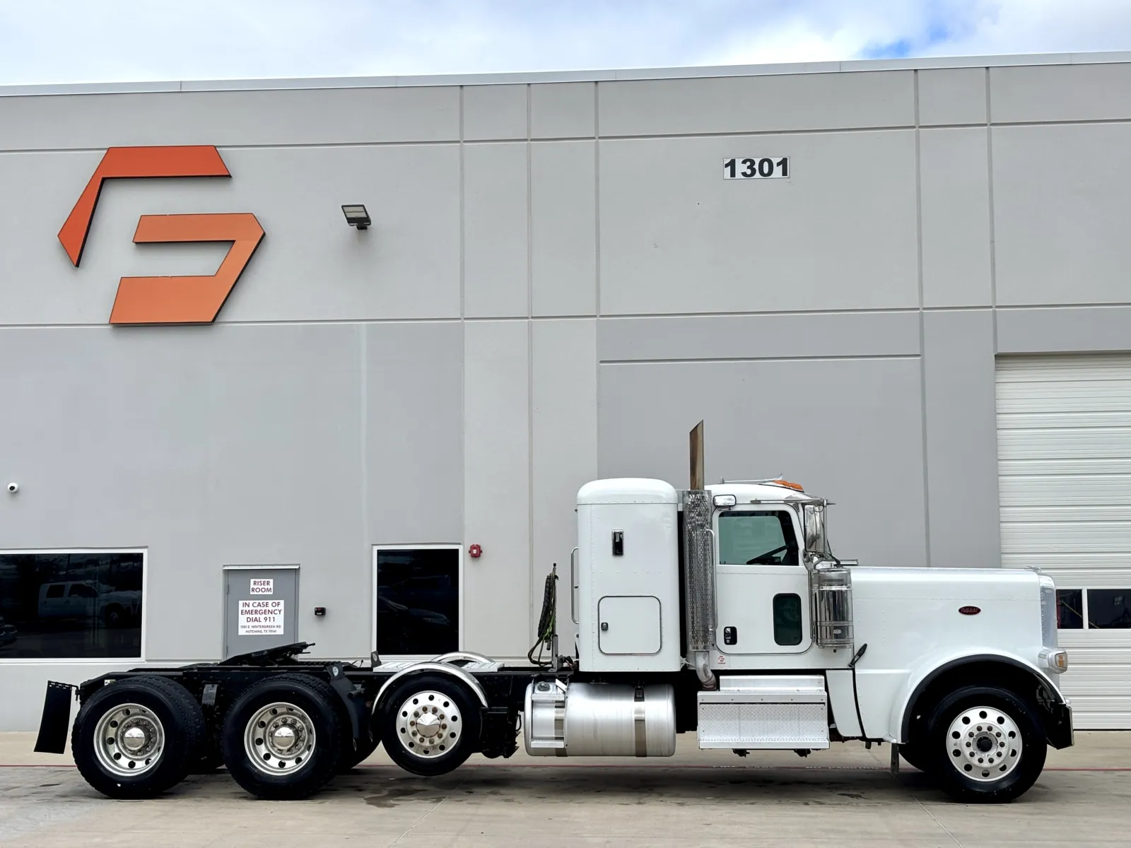 2020 Peterbilt 389 — photo 3