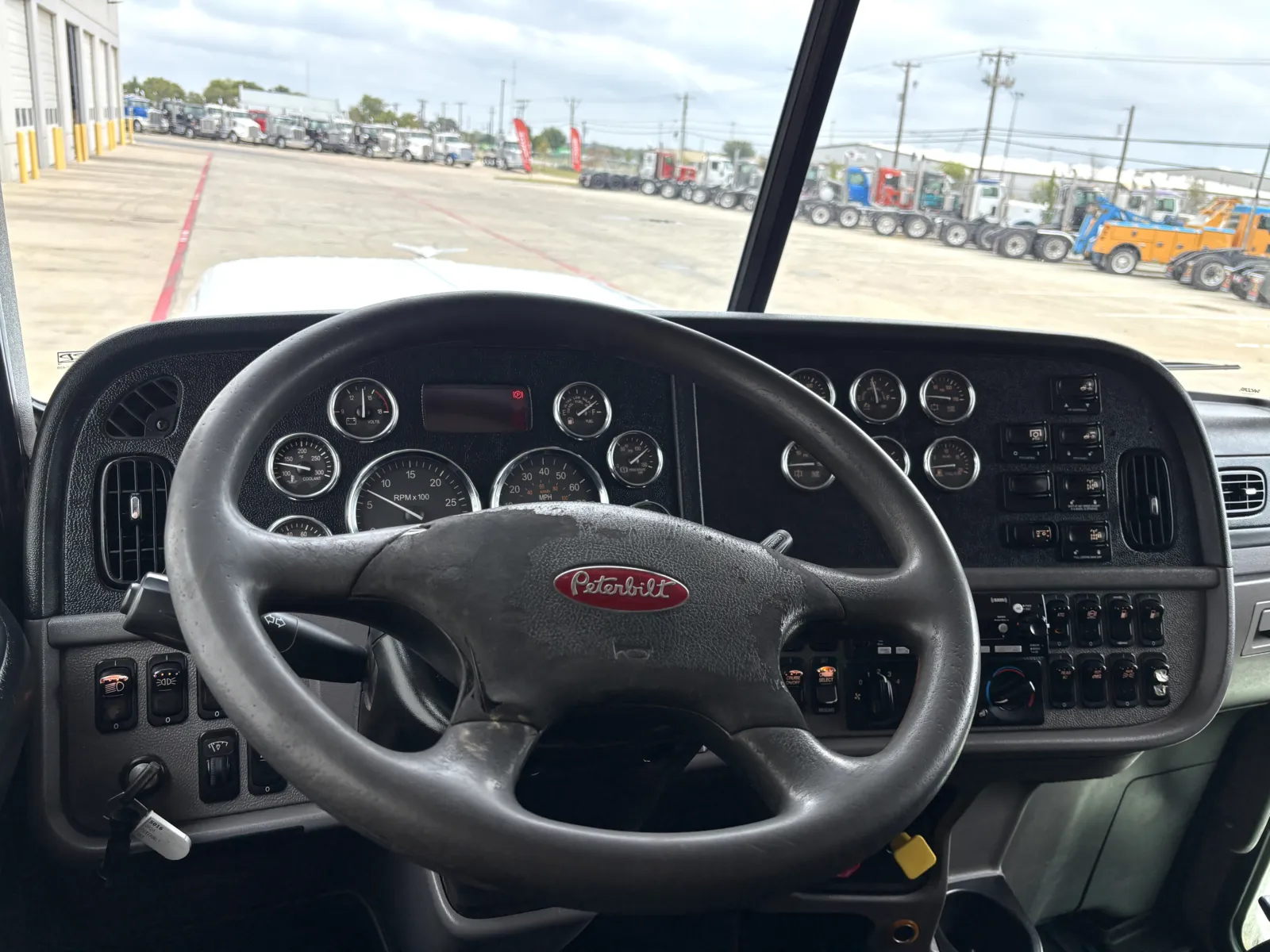 2020 Peterbilt 389 — photo 16