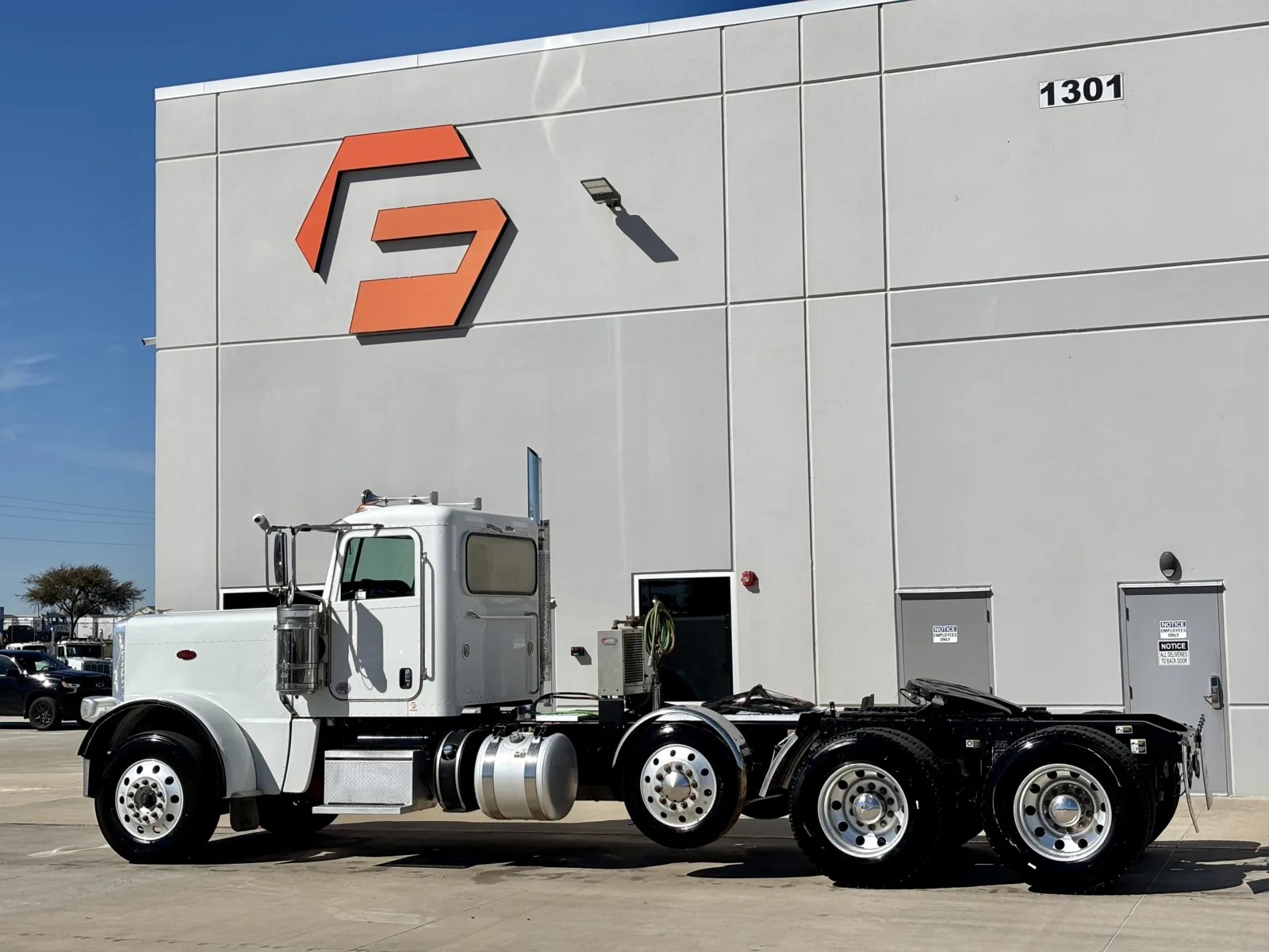2020 Peterbilt 389 — photo 6