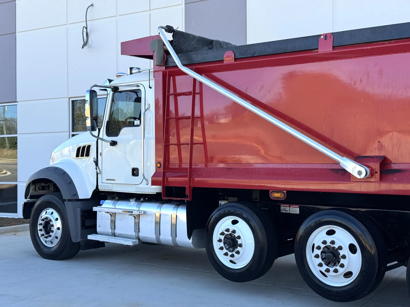 2022 Mack Granite — photo 9