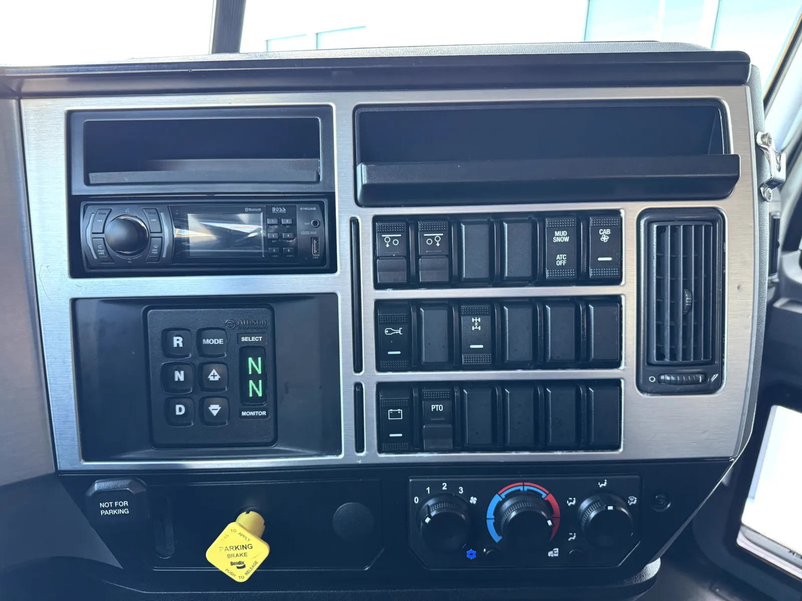 2022 Mack Granite — photo 19