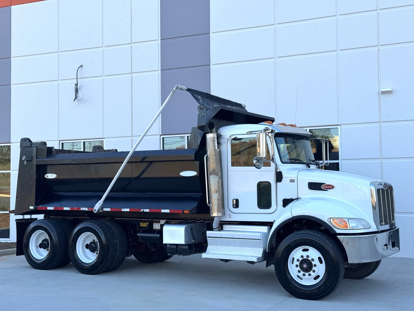 2018 Peterbilt 348 — photo 2