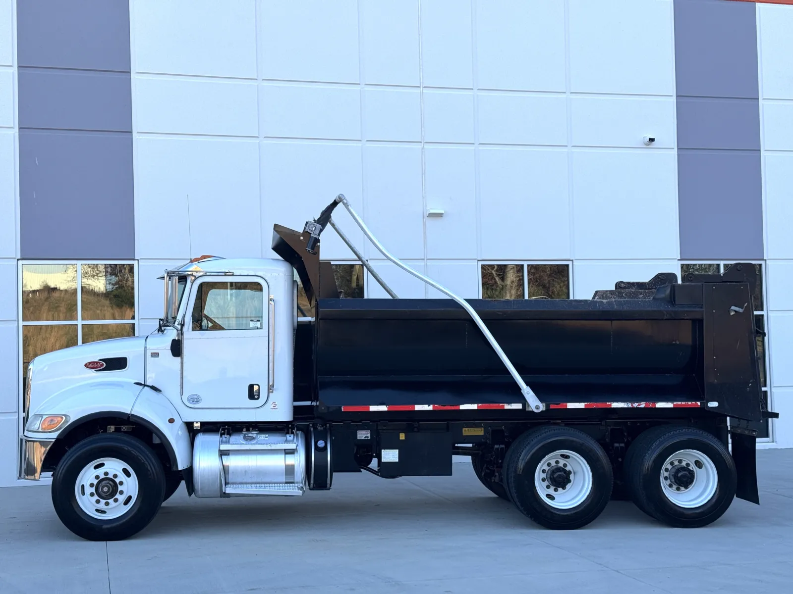 2018 Peterbilt 348 — photo 5