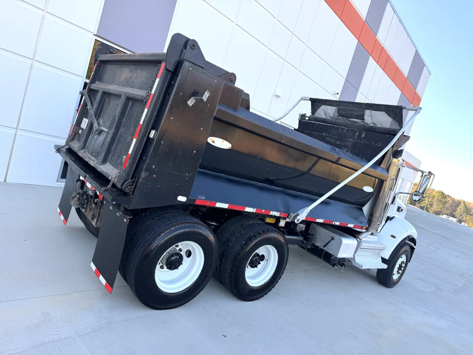 2018 Peterbilt 348 — photo 12