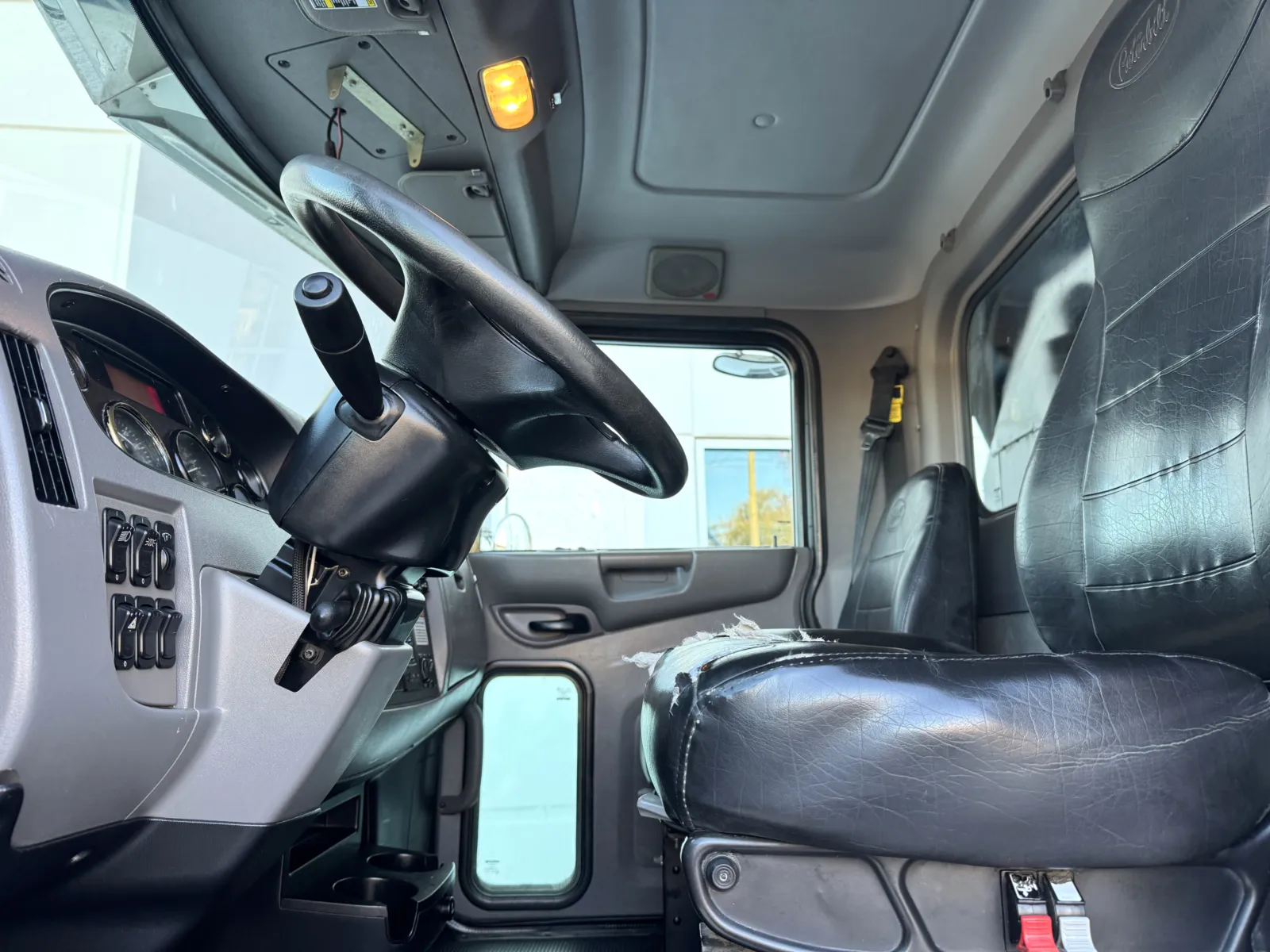 2018 Peterbilt 348 — photo 15