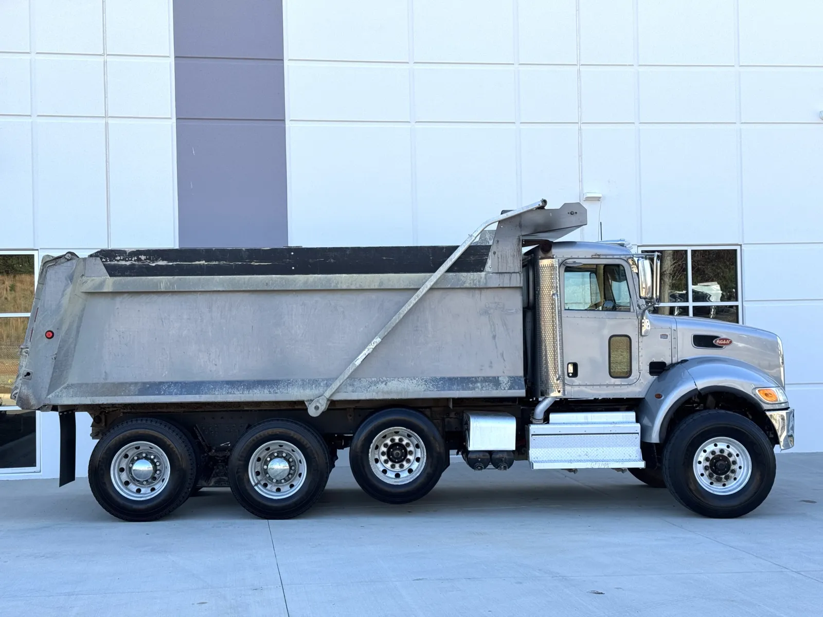 2021 Peterbilt 348 — photo 4