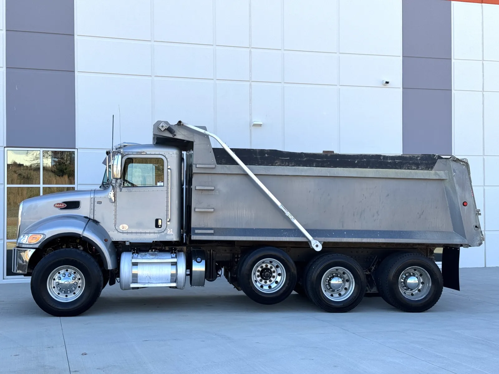 2021 Peterbilt 348 — photo 5